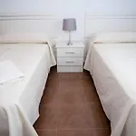 Con Piscina Compartida Alquilamos Solo A Familias *