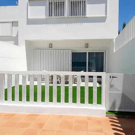 Con Piscina Compartida Alquilamos Solo A Familias