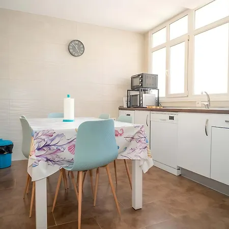 Chalet Con Piscina Compartida Alquilamos Solo A Familias