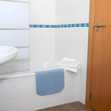 Con Piscina Compartida Alquilamos Solo A Familias * Conil De La Frontera